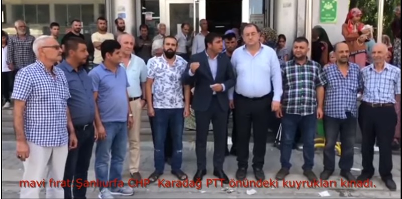 CHP il başkanı Ferhat Karadağ, Birecik İlçesinde PTT kuyruğu önünde basın açıklaması yaptı: