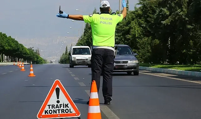 Trafikte sıkı denetim! 450 bin araç veya sürücüye işlem yapıldı!