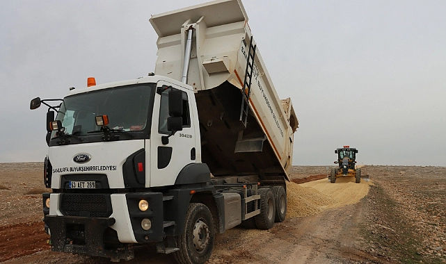 Büyükşehir’den Bozova Kırsalında Yol Atağı