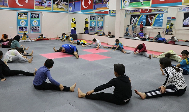 Minik sporculardan Canpolat’a teşekkür