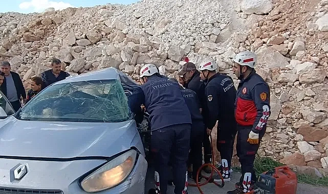 Urfa’da otomobil içerisinde sıkıştı! İtfaiye ekipleri çıkardı!