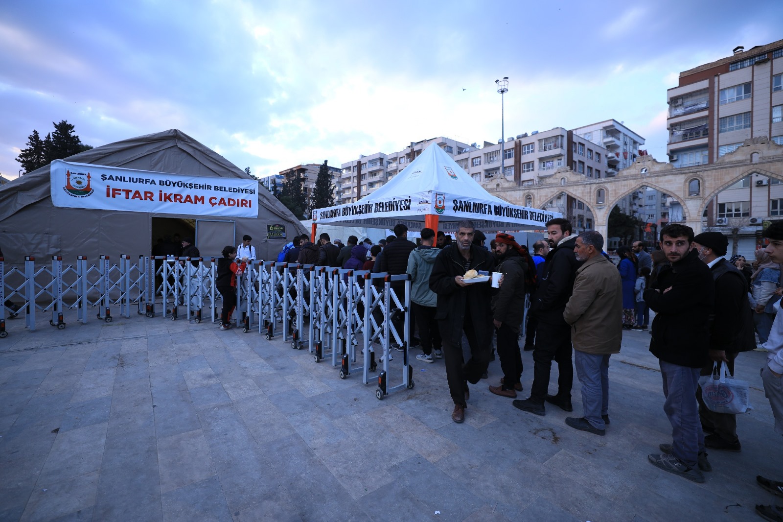 BÜYÜKŞEHİR İFTAR ÇADIRLARI PAYLAŞMANIN VE DAYANIŞMANIN ADRESİ OLDU